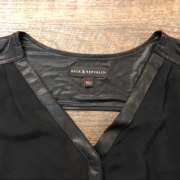 158. Rock & Republic Black Open Back Button Down Top - Picture 6 of 8